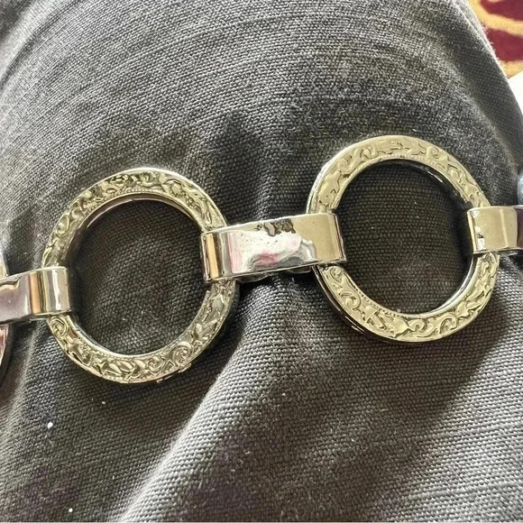 Women’s Silver Tone Chainlink Lightweight Circle Belt OS Fits Most - Picture 6 of 13